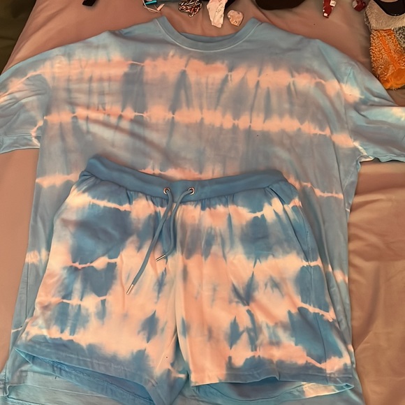 Oversized Tie Dye T-shirt & Short Set - Picture 2 of 2
